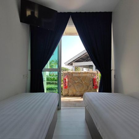 Solesor Kampong Beach Resort Порт-Діксон Екстер'єр фото
